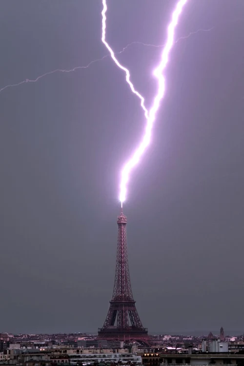 Furtună în Paris (Foto: Caters)