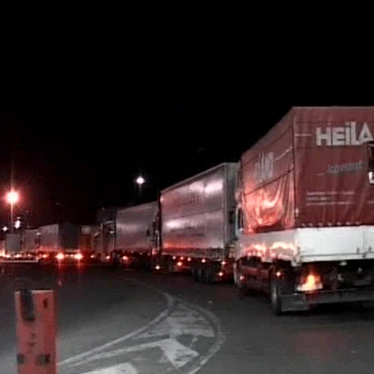 Mii de fermieri greci au blocat şi zilele trecute mai multe autostrăzi în Grecia