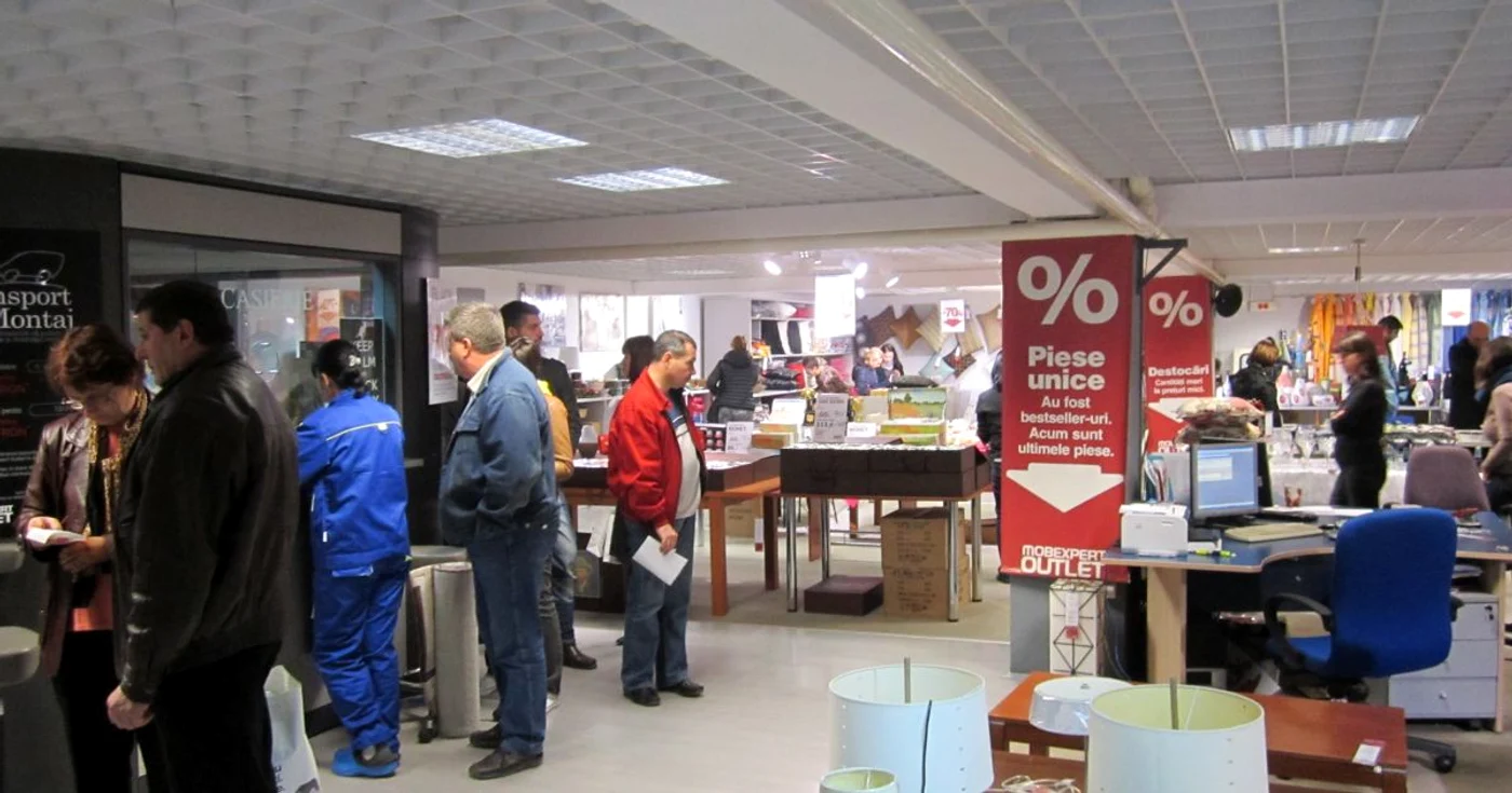 Decoraţiunile interioare se vor vinde cu reduceri de până la 70%