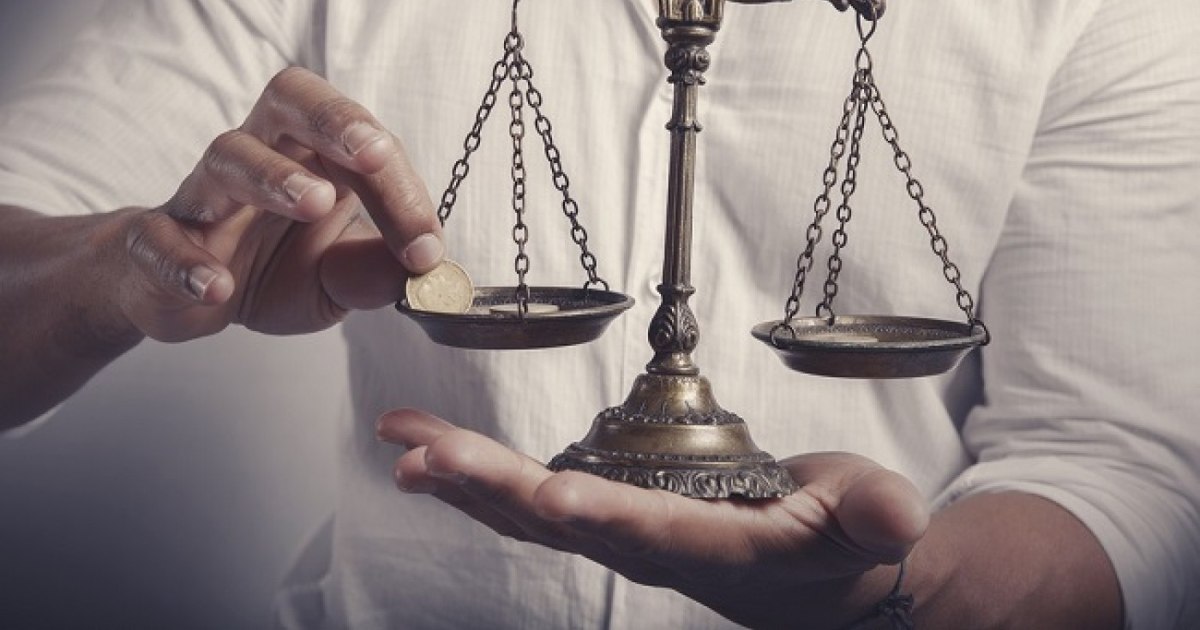 Stat vs privat: Discrepanțe prea mari între salarii și numărul de zile ...