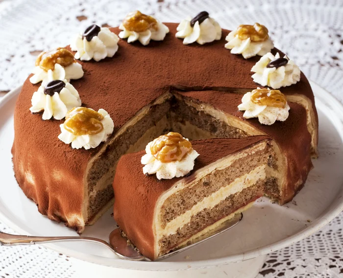 
    Tortul de cafea este ideal după o masă copioasă.  