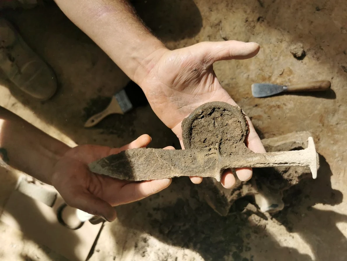 Un depozit spectaculos de piese din bronz, descoperit de arheologi (© Complexul Muzeal Bistrița-Năsăud)