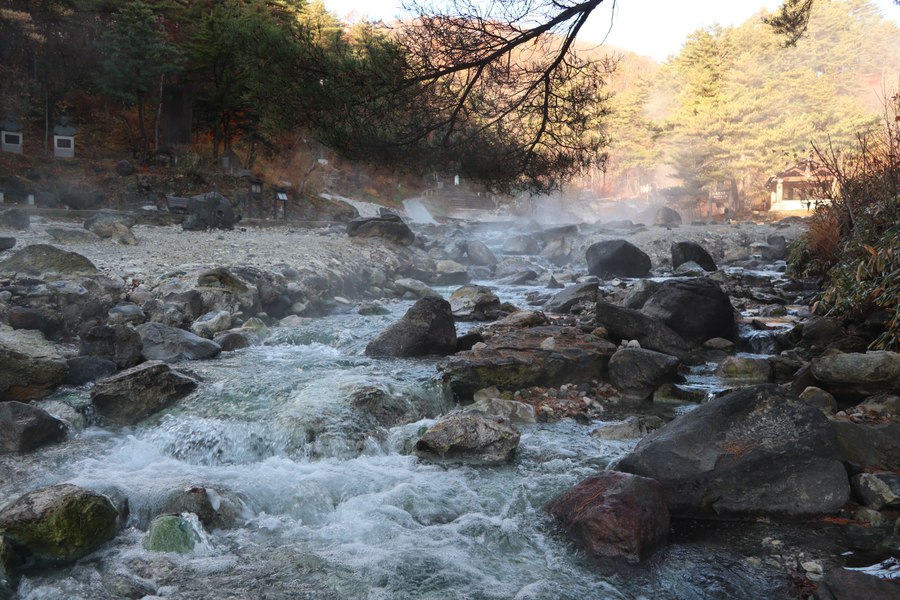 Japonezii transformă faimoasele izvoare termale „onsen” în pulbere pentru export: „O resursă mai prețioasă decât petrolul”