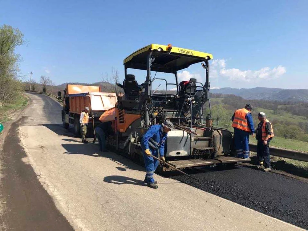 
    Lucrările la DN73C ar trebui să înceapă în toamnă, dacă nu vor fi contestațiiFoto: jurnaluldearges.ro  