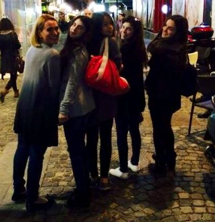 Andreea Esca, în gasca de adolescente a Alexiei