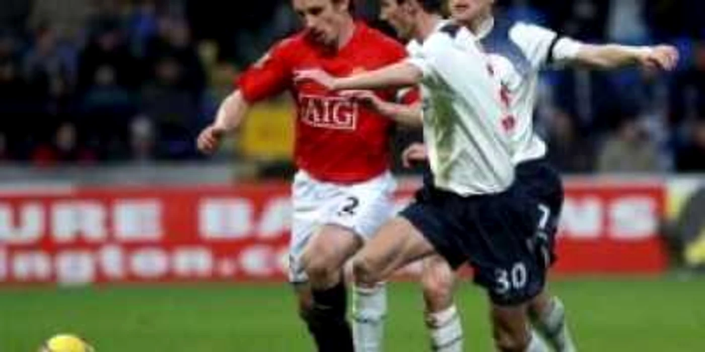 FOTBAL: Gary Neville intenţionează să se retragă de la naţionala Angliei