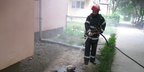 Focul din oală a fost stins de pompieri