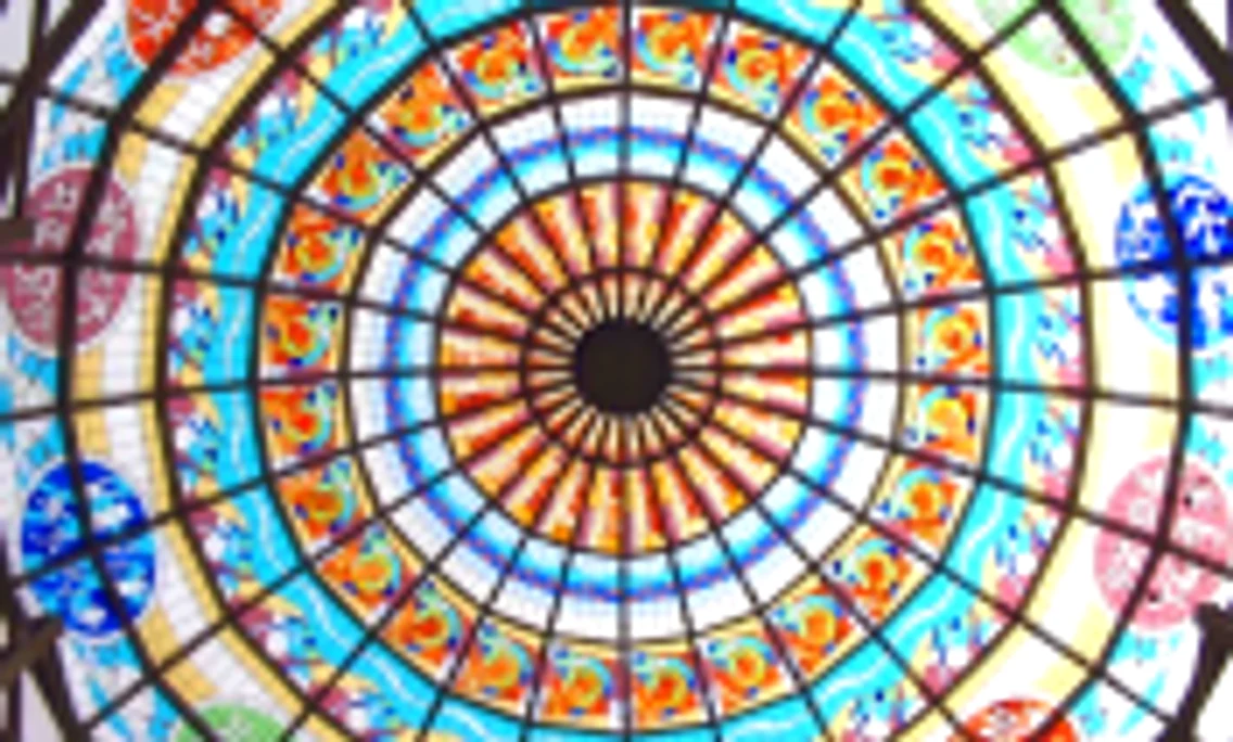 Cupola Bibliotecii Judeţene Vâlcea - marca artistului Gheorghe Dican - cea mai mare cupolă de vitralii din lume - record mondial stabilit de Academia Recordului Mondial Foto worldrecordacademy org