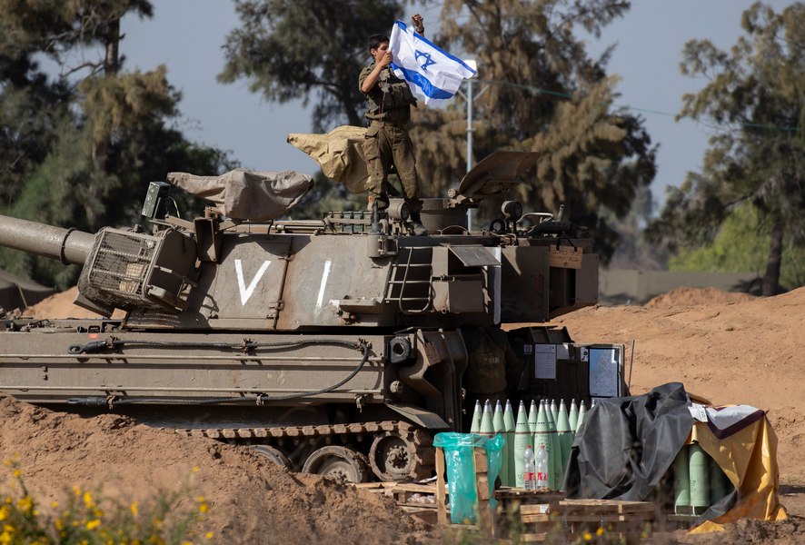 Tancurile israeliene au încercuit jumătatea estică a oraşului Rafah