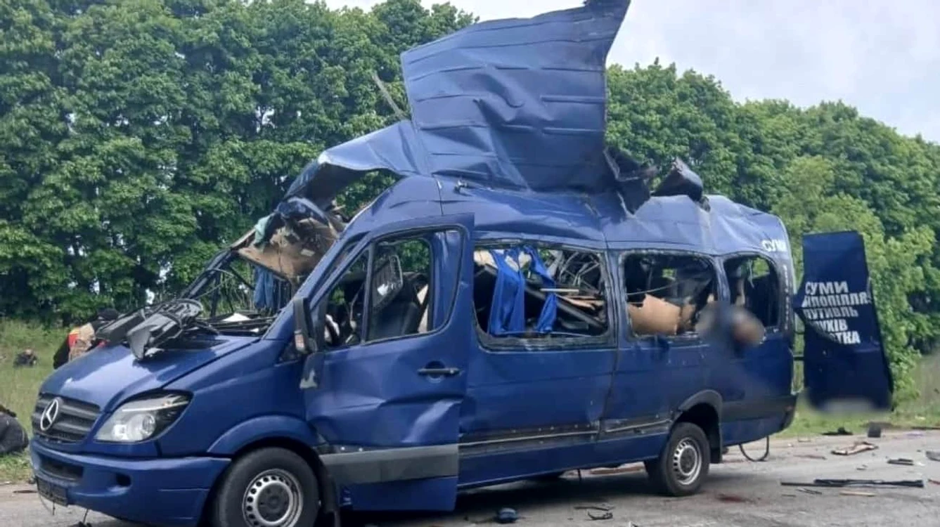 Rusă a lansat un atac cu dronă asupra unui autobuz cu civili în nordul Ucrainei FOTO: X