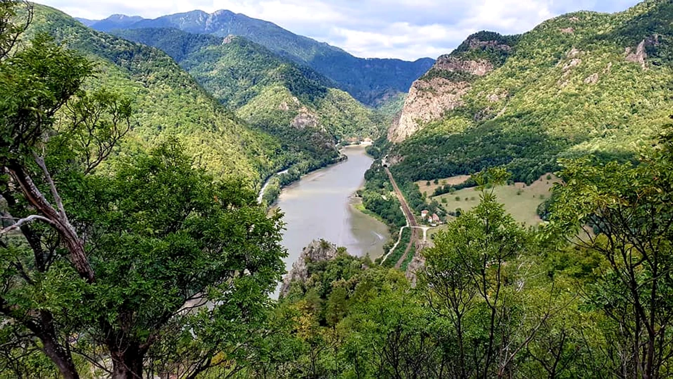 Valea Oltului. Foto: Parcul Național Valea Cozia