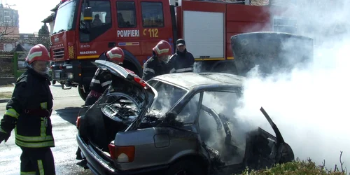 Un Audi a luat foc in trafic de la un scurt circuit