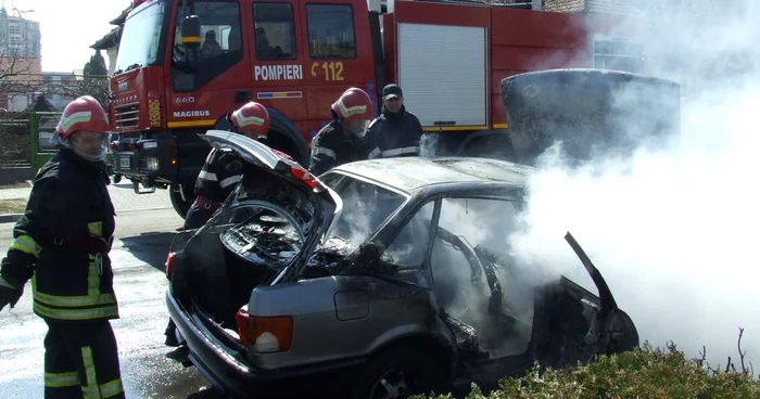 Un Audi a luat foc in trafic de la un scurt circuit