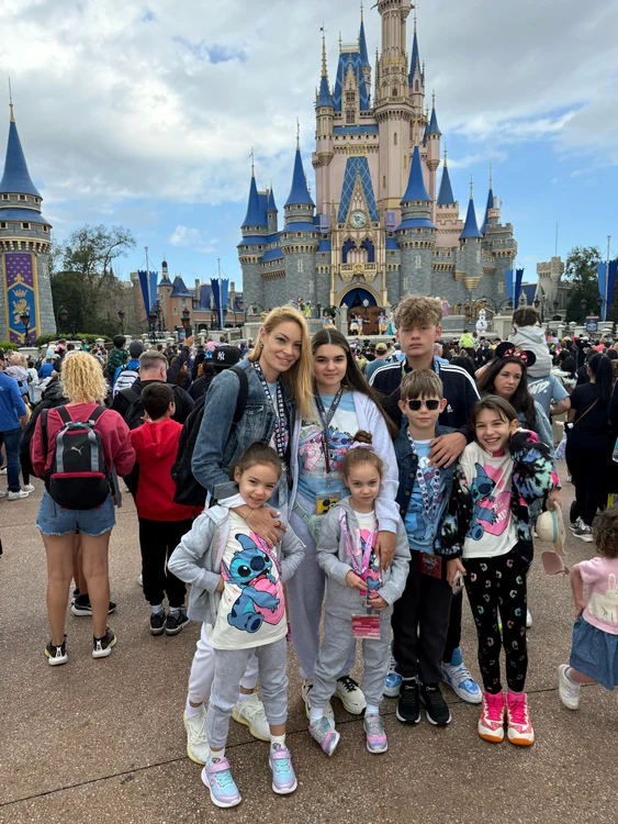 Vacanțele sunt prilej de întâlnire între copii.