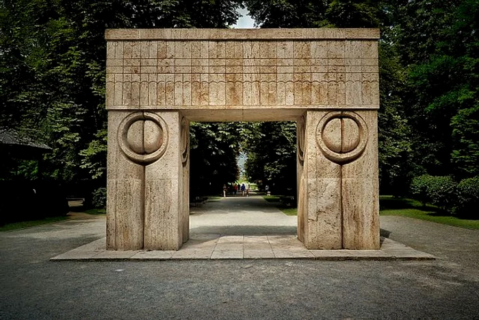 „Poarta Sărutului”, Târgu Jiu FOTO Arhivă