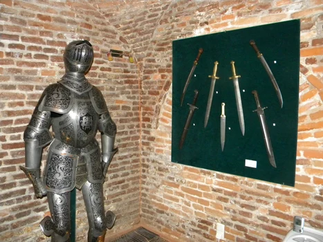 expozitie arme albe ploiesti