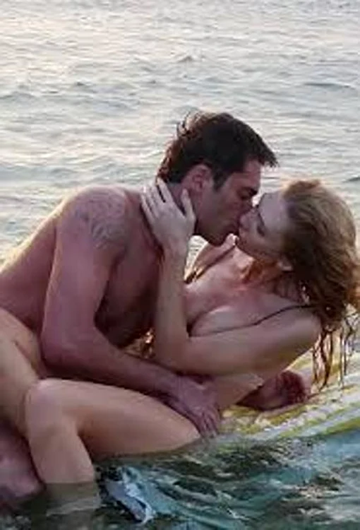 Radu VÂlca și Mădălina Drăghici, într-una din scenele d esex din ”Iubire și onoare”