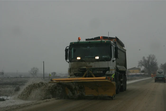 Maşinile au împrăştiat material antiderapant