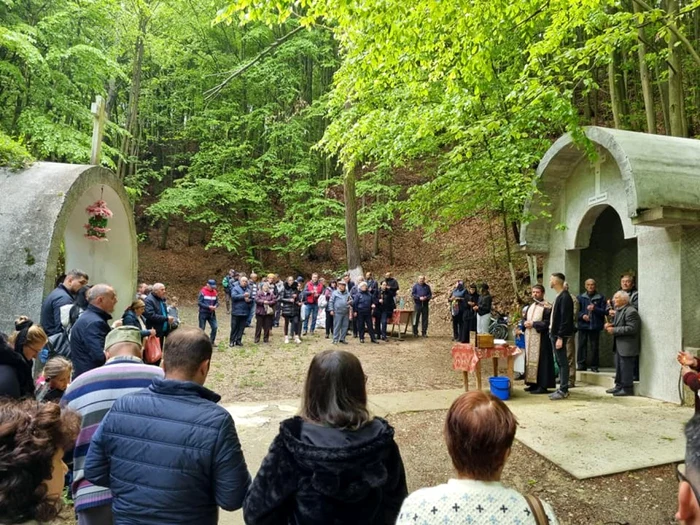 ARGEŞ. De ce sărbătoarea „Izvorul Tămăduirii” a fost pusă de Biserica Ortodoxă în Săptămână Luminată. ÎPS Calinic: