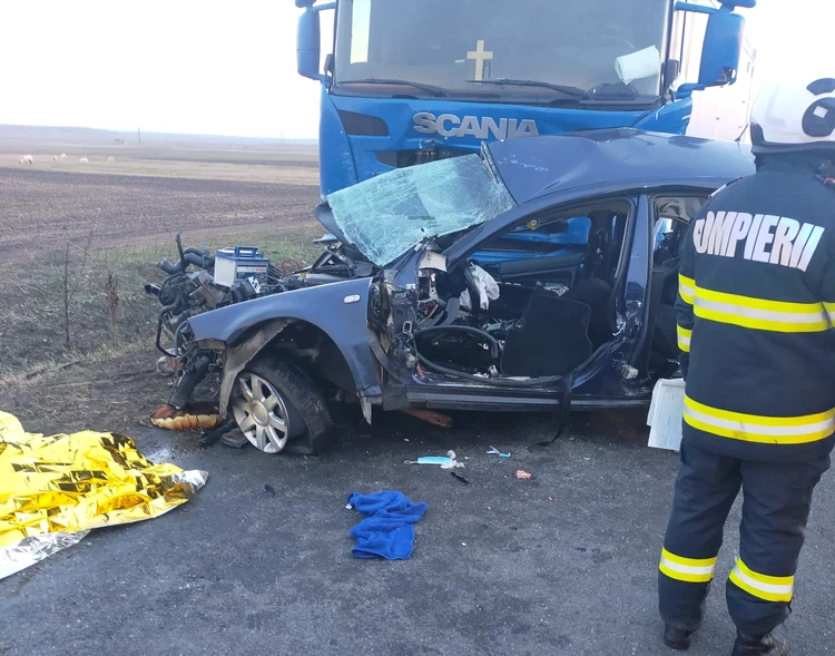 Două persoane și-au pierdut viața în accidentul din Mehedinți FOTO: martor