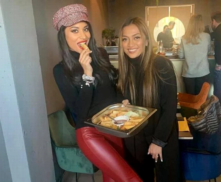 Bella Santiago, alături de Nasrin Ameri, Antonia şi Anda CălinFoto: arhivă personală