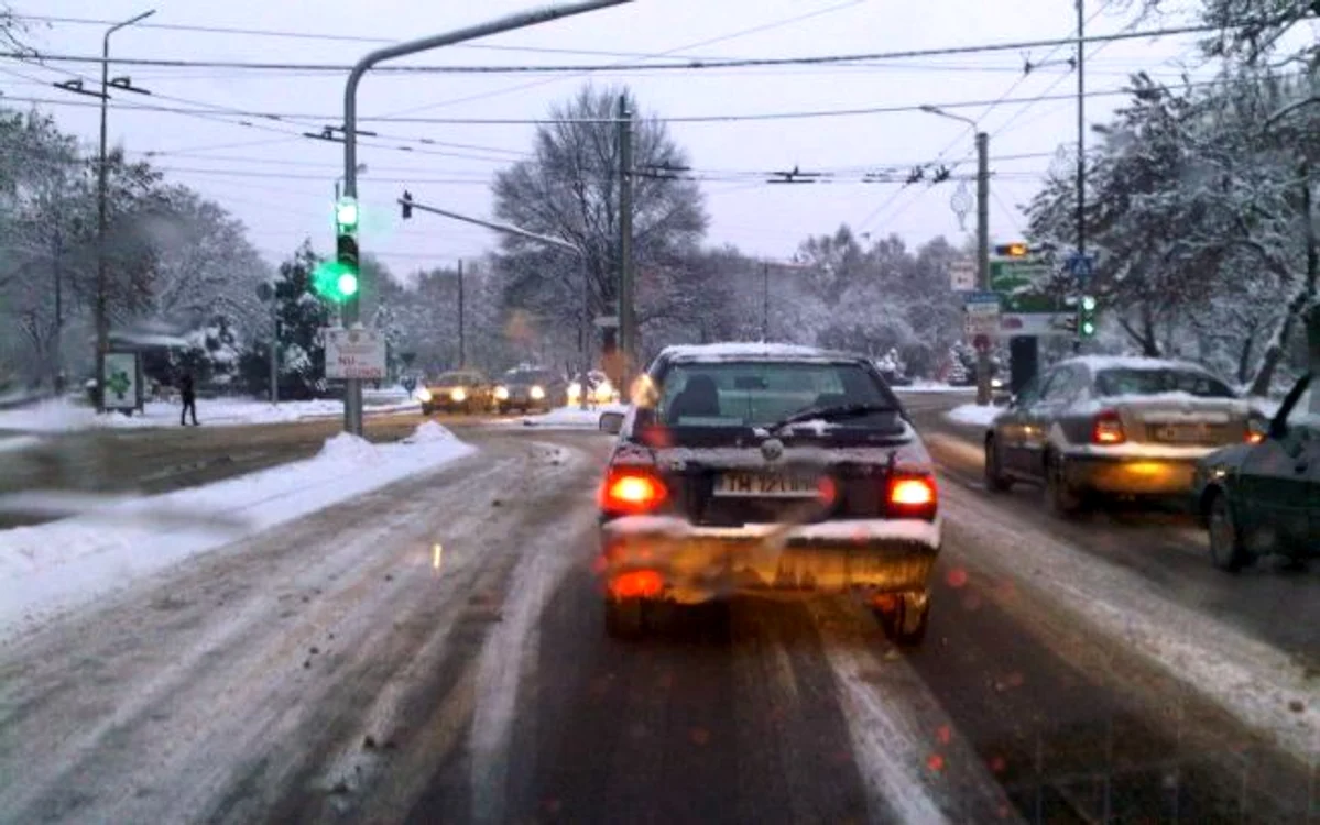 
    Zăpada s-a depus într-un strat destul de consistent în Timişoara. (Foto: Ştefan Both)  