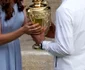 Novak Djokovic primeşte trofeul de la ducesa de Cambridge  Wimbledon 2019  FOTO EPA-EFE / Will Oliver