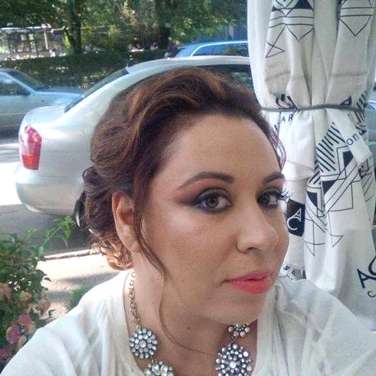 
    În trecut, Oana Roman a trecut prin trei operații la abdomenFOTO: Arhiva personală  