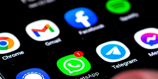 WhatsApp aplicatie smartphone notificare FOTO Shutterstock jpg