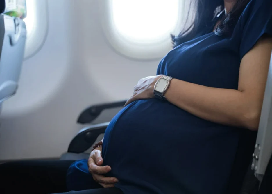 Femeie gravidă în avion FOTO: Shuterstock