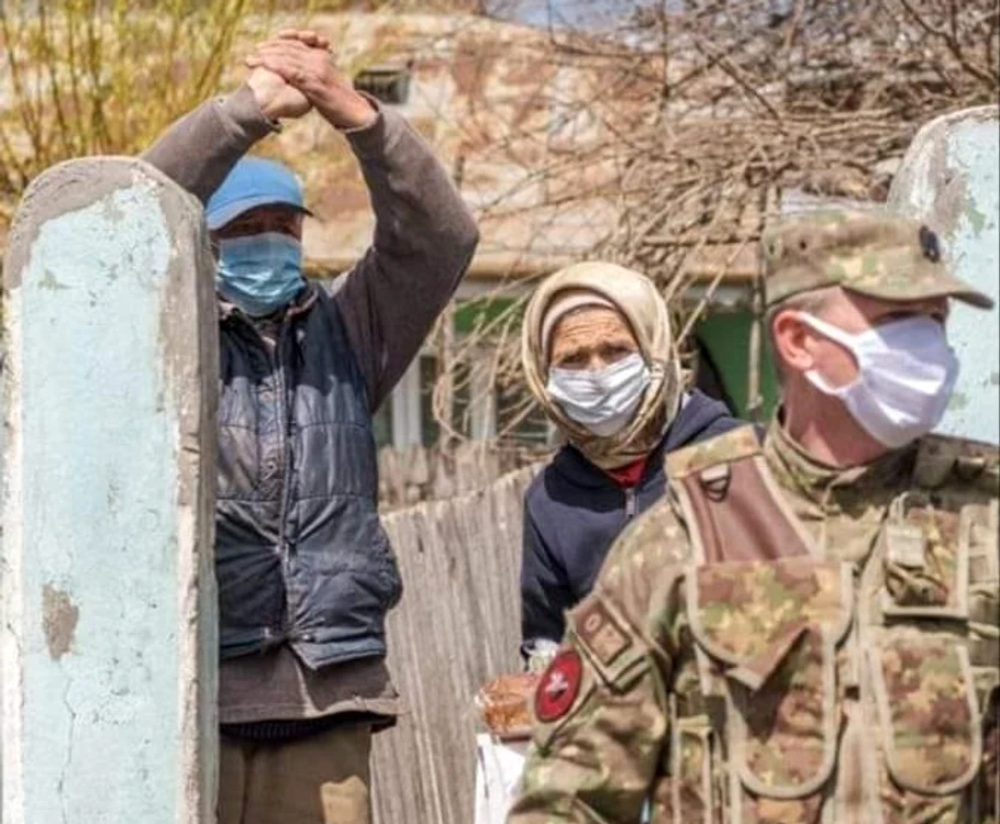 
    Salutul milităresc al bătrânului din Iași  