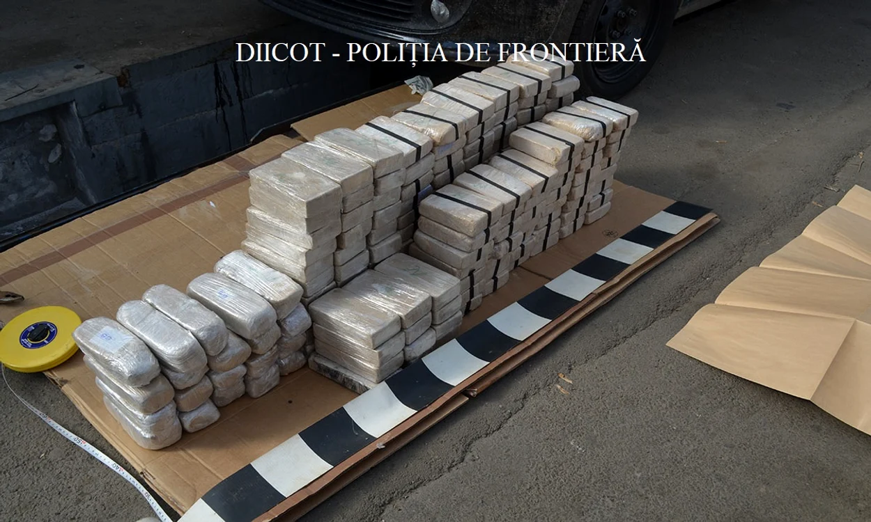 Polițiștii de frontieră au prins doi olandezi care au intrat în România dinspre Ucraina, având în mașină peste 84 de kilograme de heroinăFOTO: Poliția de Frontieră