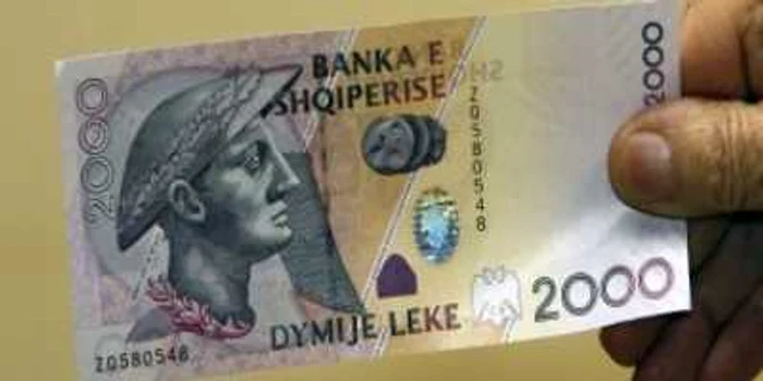 Albania trebuie să introducă euro ca monedă naţională