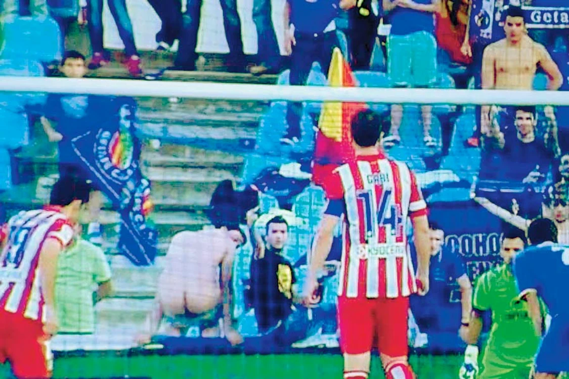 
    In fundul gol pentru Contra  