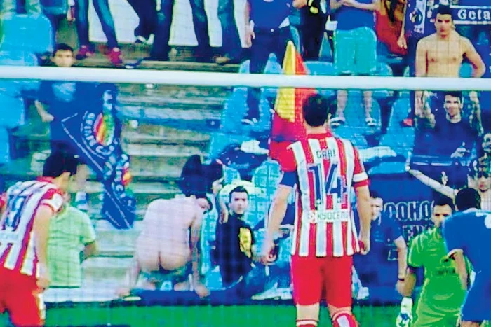 
    In fundul gol pentru Contra  