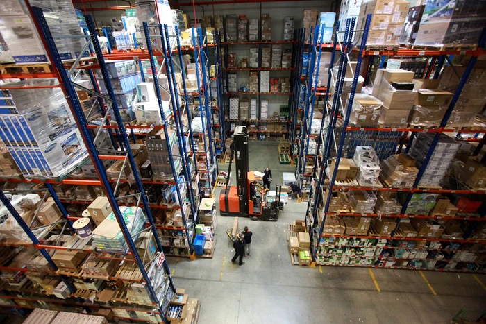 Depozitul din Joiţa aşteaptă comenzile cumpărătorilor