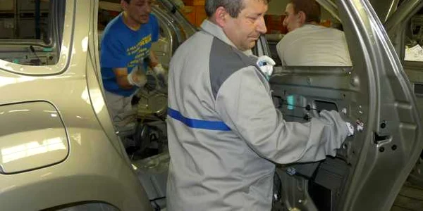 În industria auto salariile au crescut peste medie în 2011