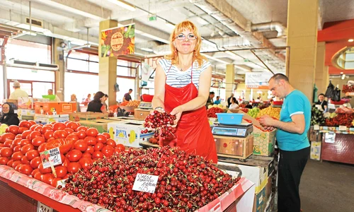 Adriana e din Vidra, judeţul Giurgiu, şi îşi  vinde marfa la tarabă   la un preţ mult mai mare jpeg