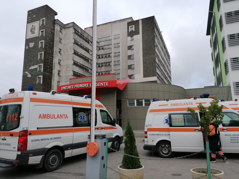 Bărbat înjunghiat în urma unei altercații pe o stradă din Slatina. Medicii au anunțat Poliția