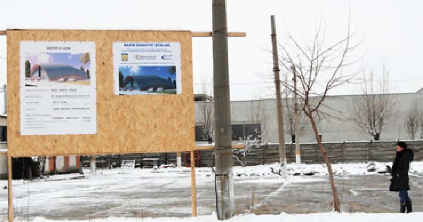 Curtea autogării LocTrans, locul pentru construcţia bazinului.