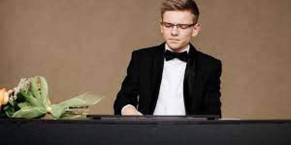 pianist Cadmel Botac