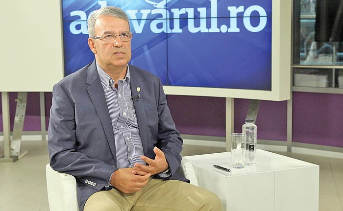
    “Am avut câteva zile grele la spital”, îşi aminteşte politicianul  