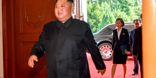 Kim Jong-un sosind la intalnirea cu Mike Pompeo FOTO Twitter @despikouli