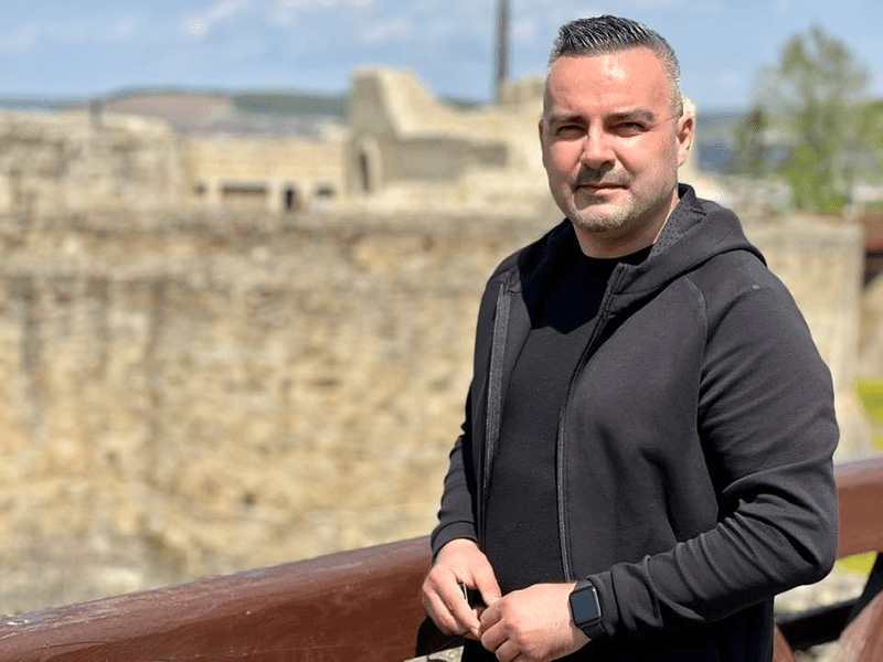 Cum au aflat polițiștii de relația sexuală a jurnalistului Marius Buga cu un minor fugit dintr-un centru de plasament