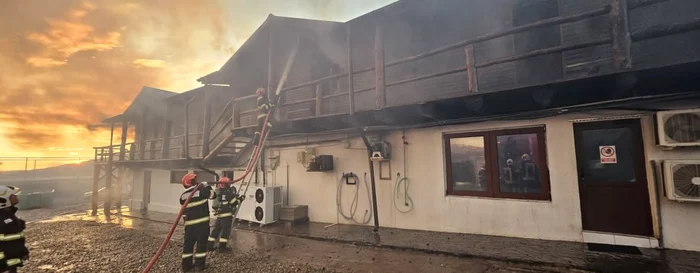 Incendiu Ferma Dacilor FOTO ISU Prahova