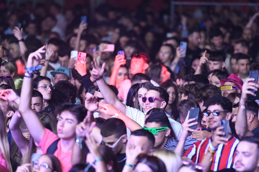 Festival pe Litoralul Vestului. Arad Open Air, weekend incendiar la Ghioroc cu muzică și dans, lac și nisip fin