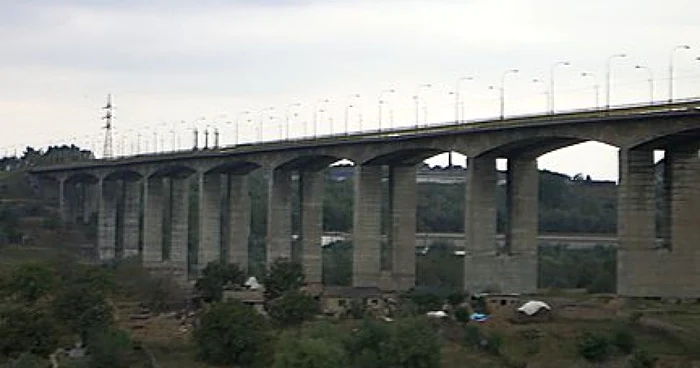 Viaductul care asigură legatura dintre municipiul Galaţi şi combinatul siderurgic Foto: galatipenet.ro