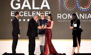 9  ilie nastase primeste premiul de excelenta in sport acordat trio ului comaneci  nastase hagi inmanat de mihai covaiu pres  comitetului olimpic si sportiv roman jpeg