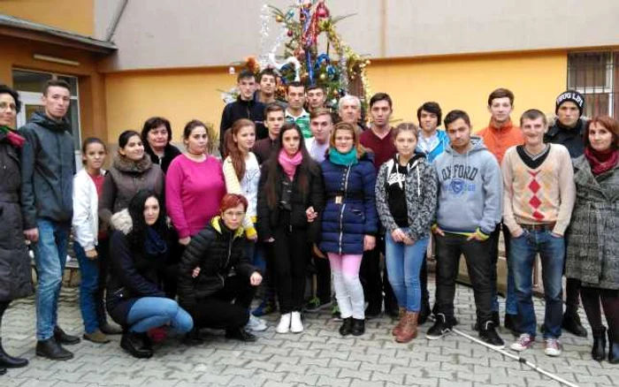 Copii de la Centrul Special şi binefăcătorii lor FOTO: Cristi Merchea