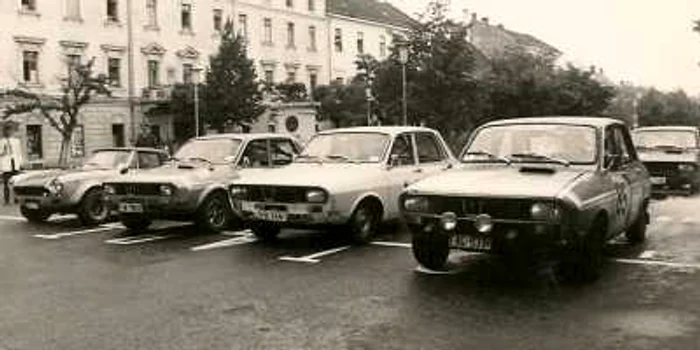 Cursele auto din Piaţa Unirii din anii ’70 (foto Adam Keleti)